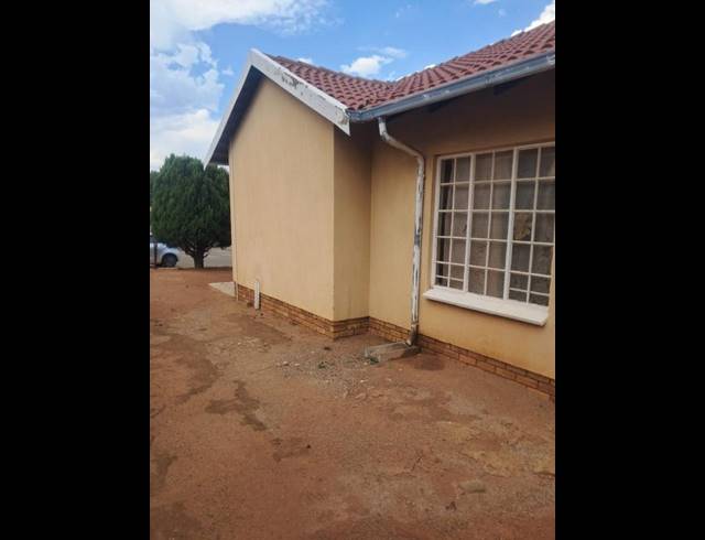 2 BEDROOM HOUSE FOR SALE IN TLHABANE WEST